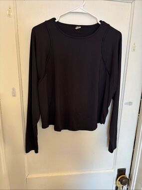 Black Long-Sleeve Women’s Top - Classic Crewneck